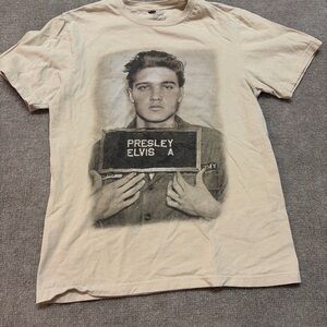 Elvis Presley Mugshot Graphic Tee
Licensed Elvis graphic  Size small 0493